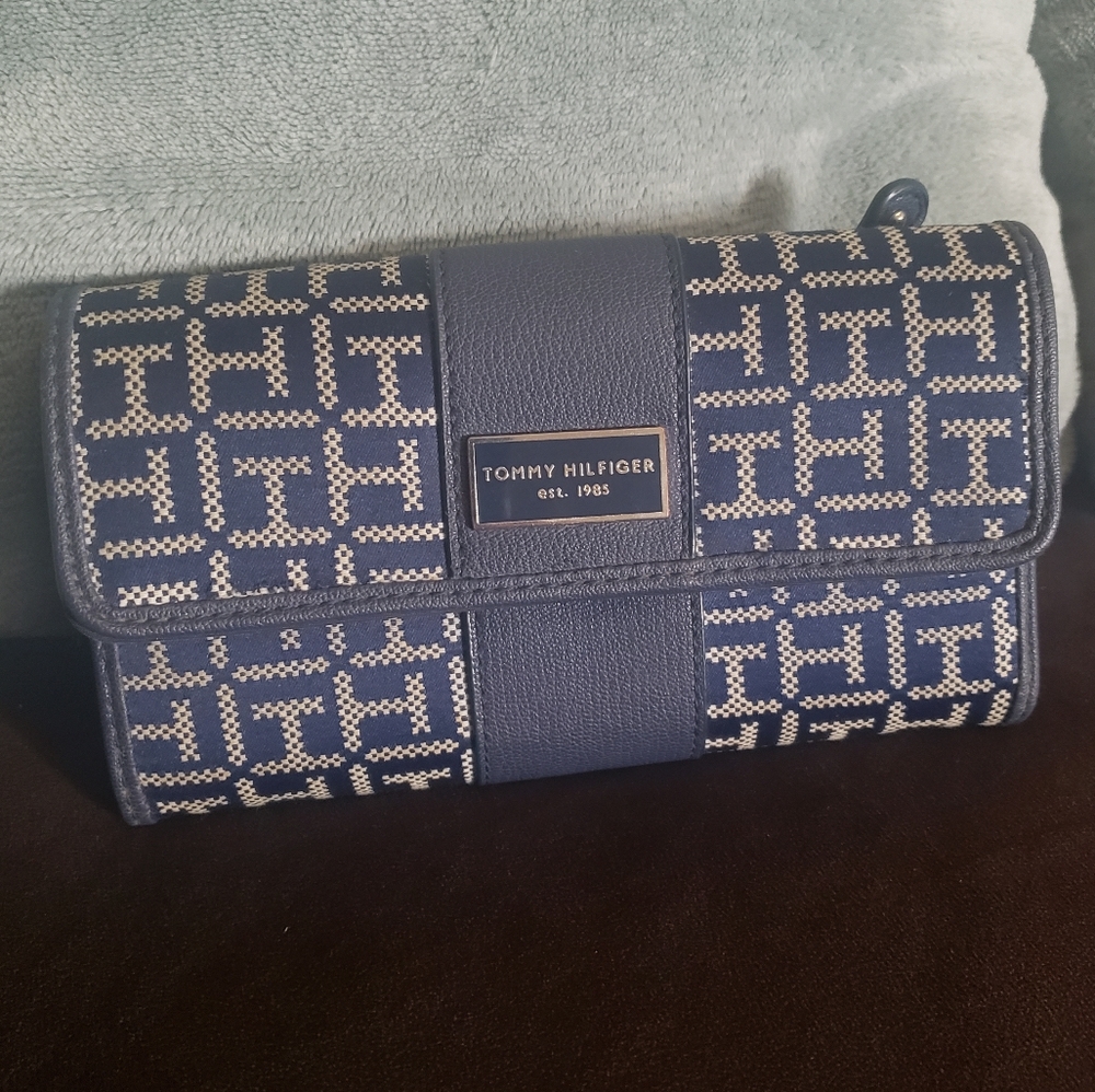 Tommy Hilfiger Logo Wallet